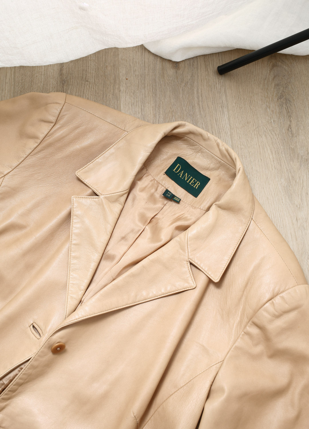Danier 100% Leather Blazer – Nude Beige