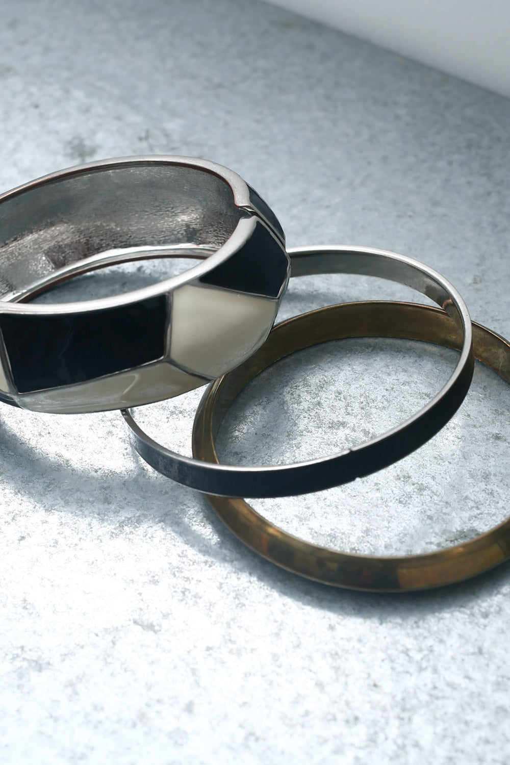 Vintage Bangle Bracelet Set – Black, White & Gold Stackable Accessories