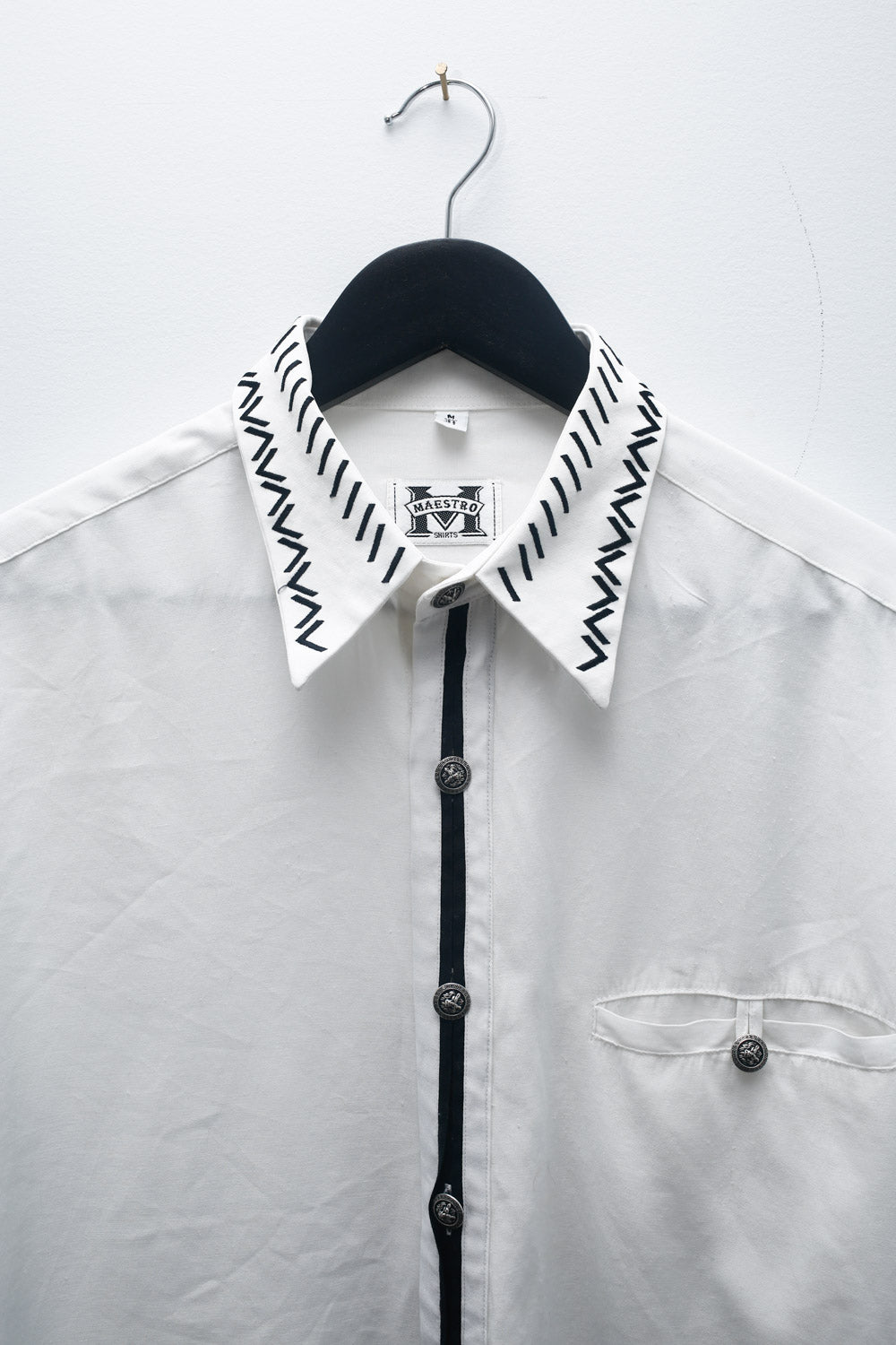 Vintage White Long Sleeve Button-Up Shirt – Contrast Collar & Trim