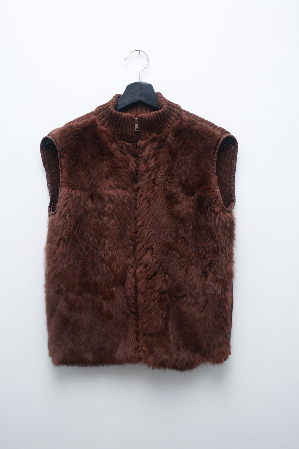 Brown faux fur zip vest by Kalico with rib-knit collar and armholes, size M – cozy Y2K-inspired vintage layering piece.