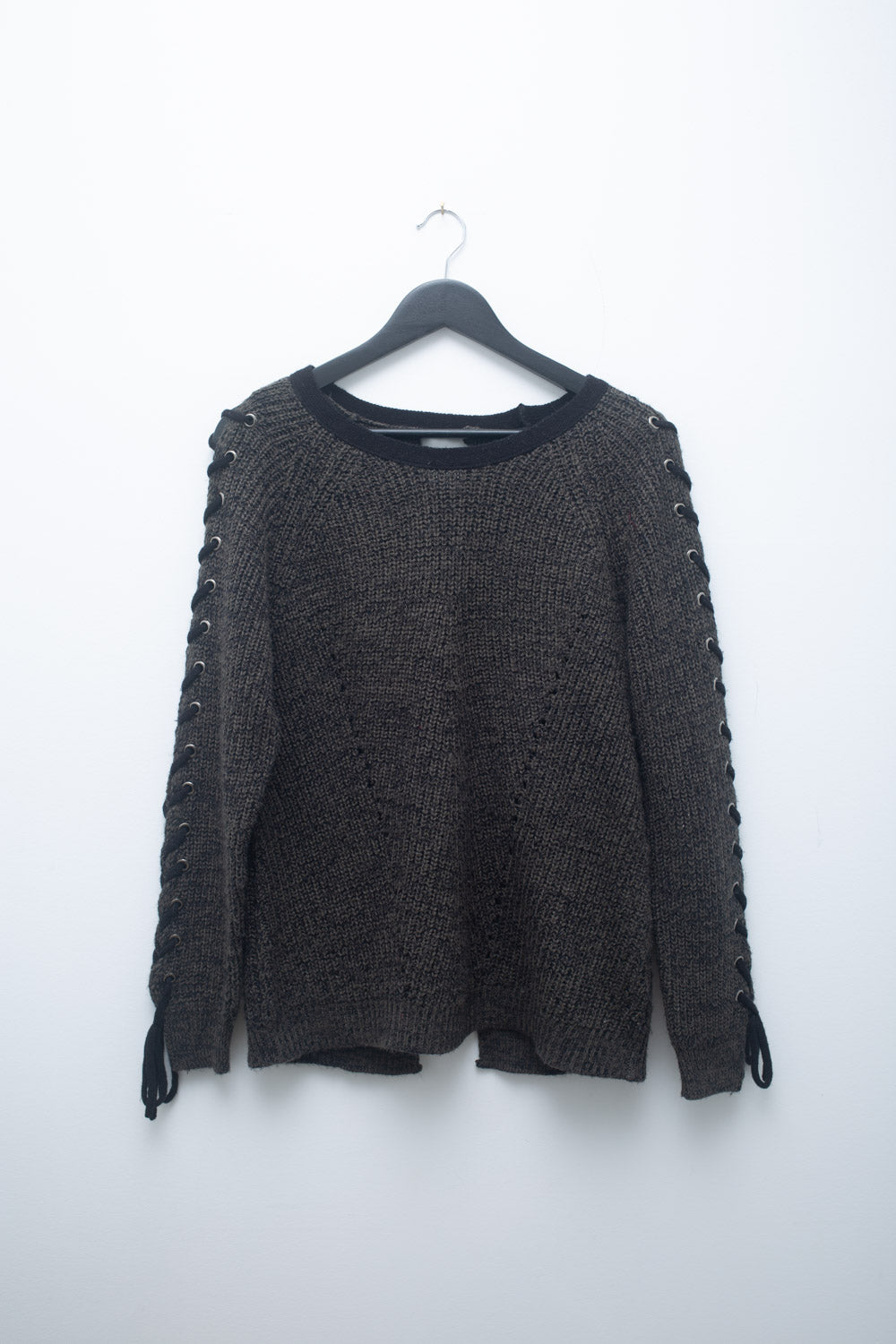 Chunky Knit Sweater with Lace-Up Sleeves – Vintage Y2K Inspired Pullover