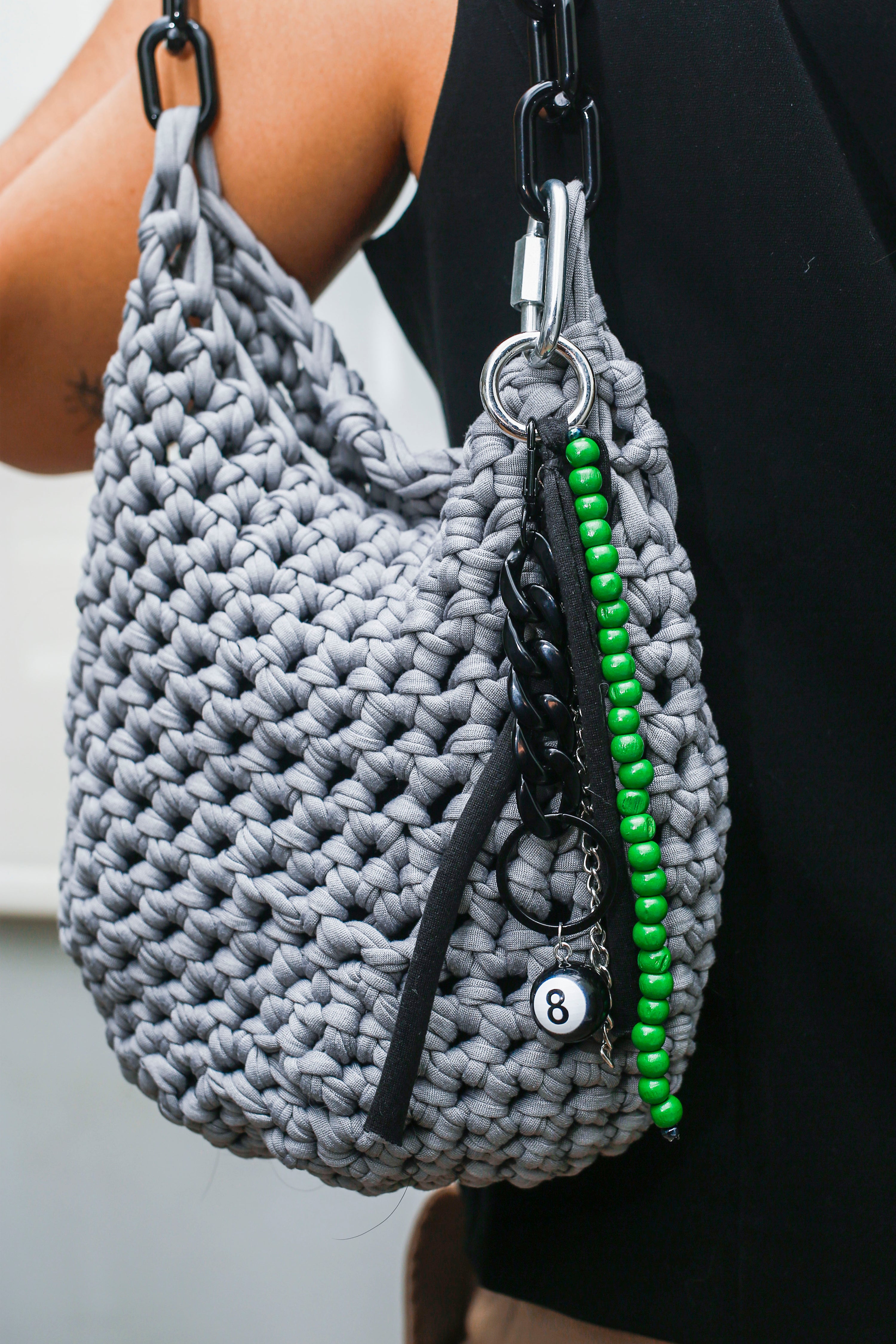 nextuser Handmade Crochet Collection—Light Gray Chunky Sholder Bag with Chain Accent