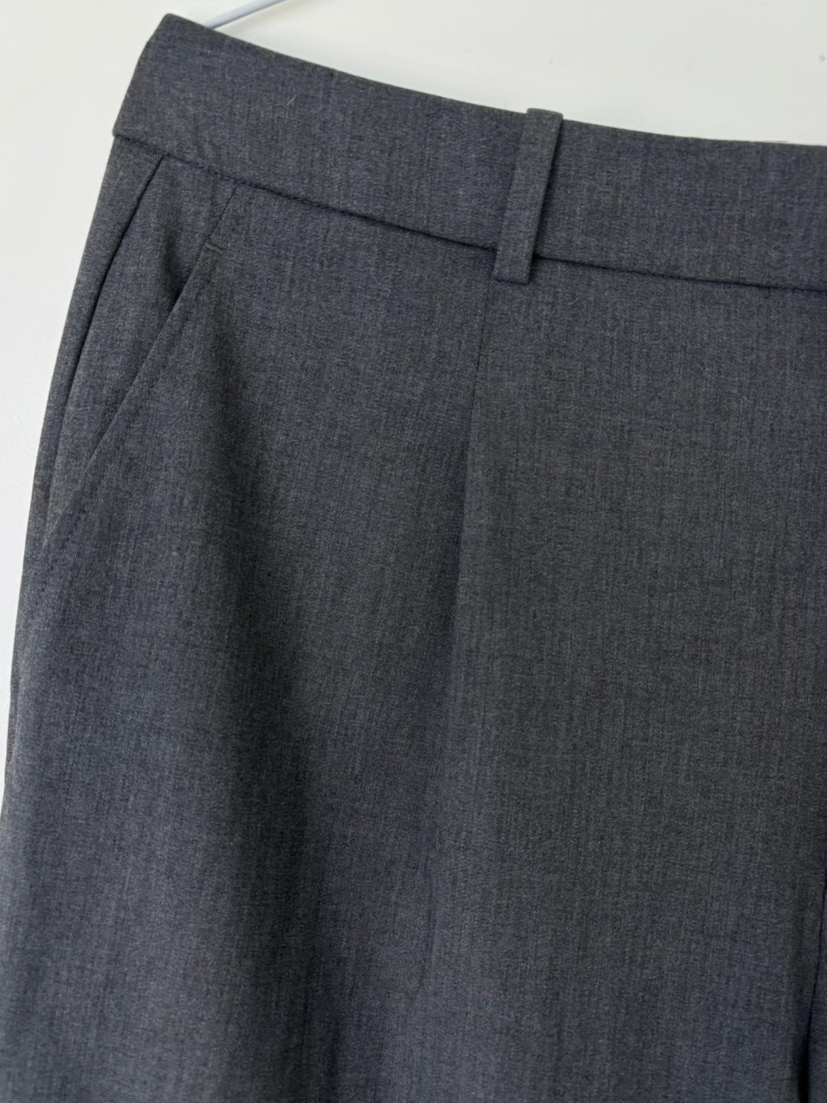 High-Waisted Wide-Leg Gray Pants – UNIQLO - size 10