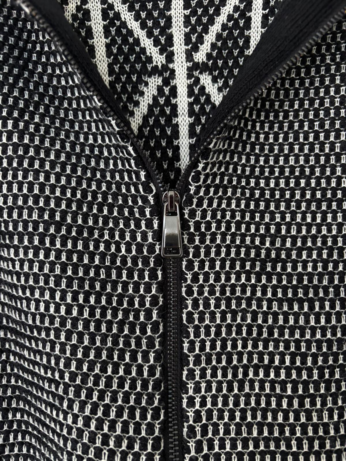 Black and White Long-Sleeve Knit Top size M